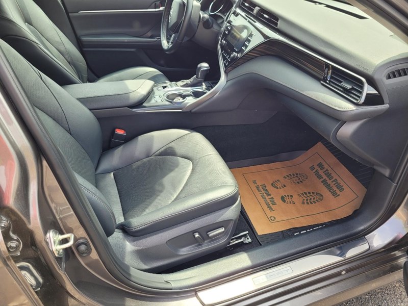 2020 Toyota Camry Hybrid Hybrid XLE Auto