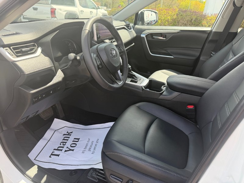 2025 Toyota RAV4 XLE PREMIUM AWD