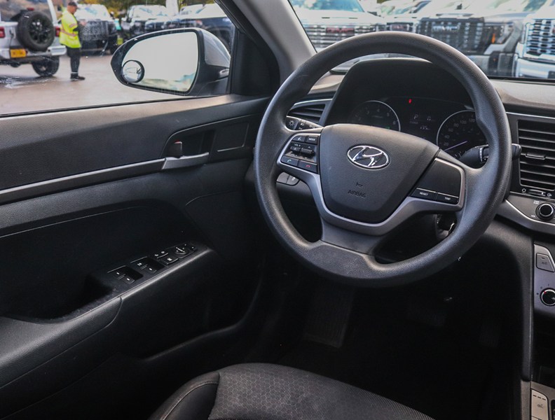 2017 Hyundai Elantra 4dr Sdn Auto LE