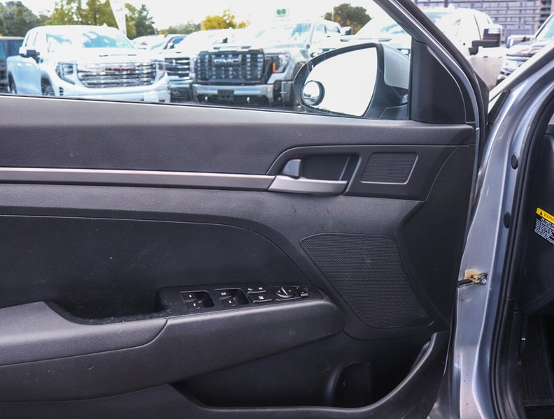2017 Hyundai Elantra 4dr Sdn Auto LE