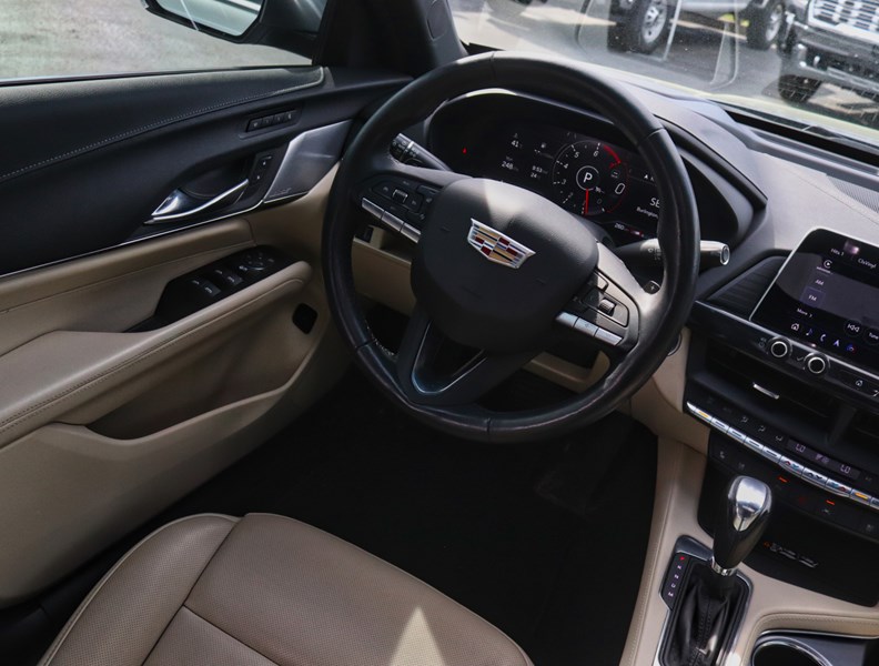 2022 Cadillac CT4 4dr Sdn Premium Luxury