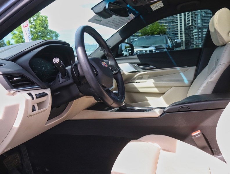 2022 Cadillac CT4 4dr Sdn Premium Luxury