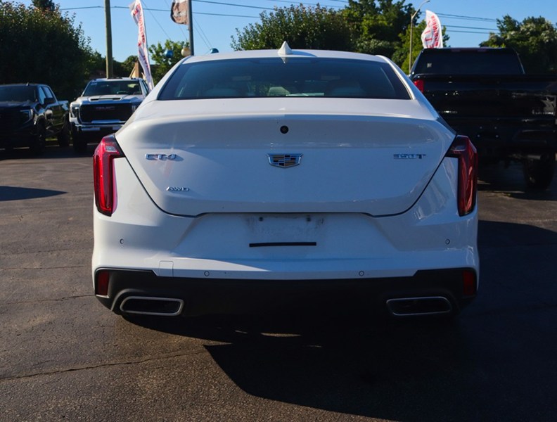 2023 Cadillac CT4 4dr Sdn Luxury