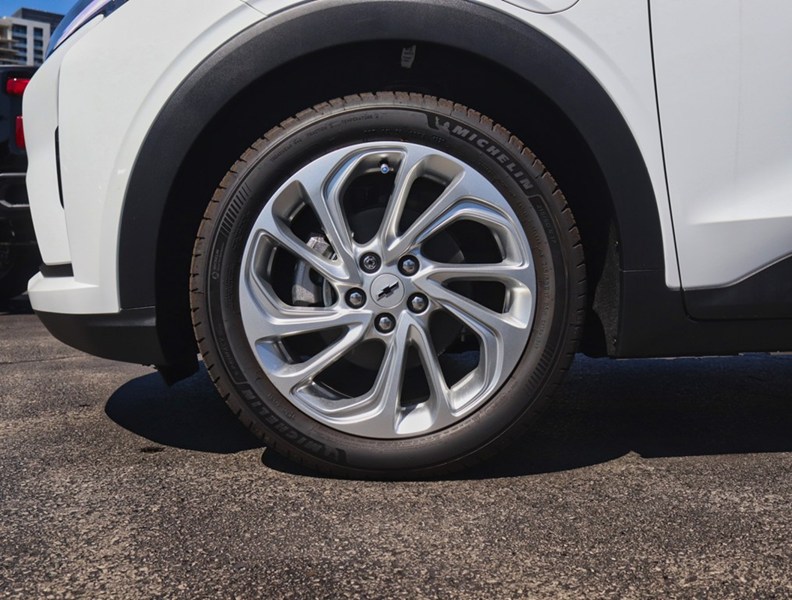 2027 Chevrolet Bolt FWD 4dr LT