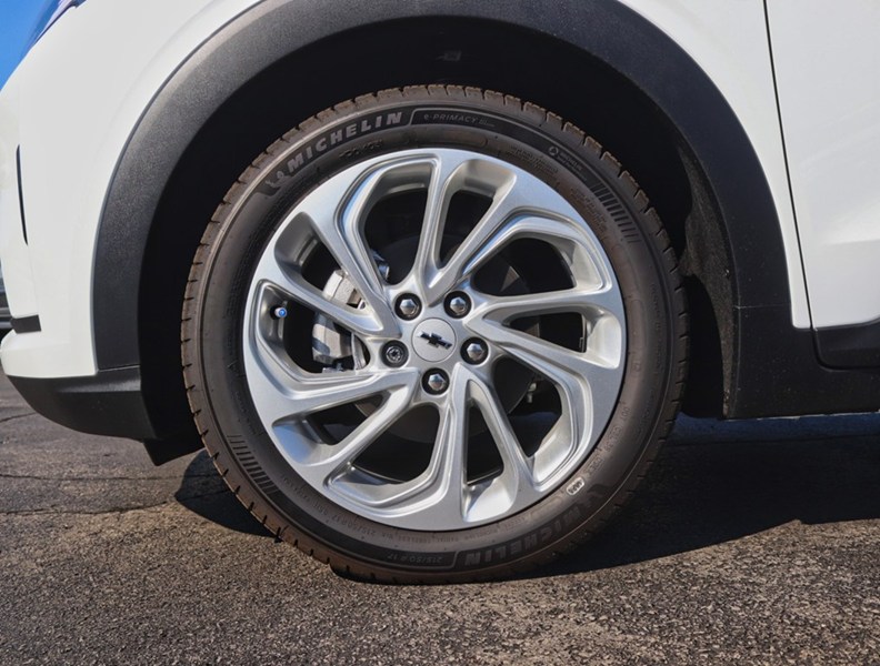2027 Chevrolet Bolt FWD 4dr LT