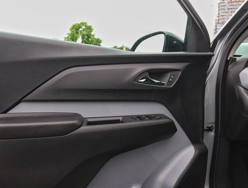 2027 Chevrolet Bolt FWD 4dr LT