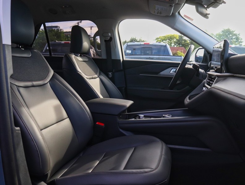 2026 Ford Explorer Active w/200A Pkg 4WD