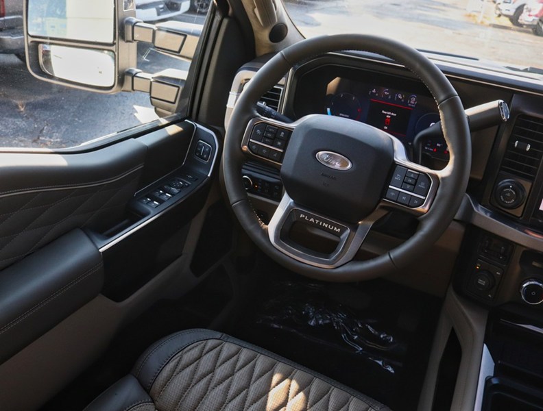 2026 Ford F-350 Platinum 4WD Crew Cab 8' Box