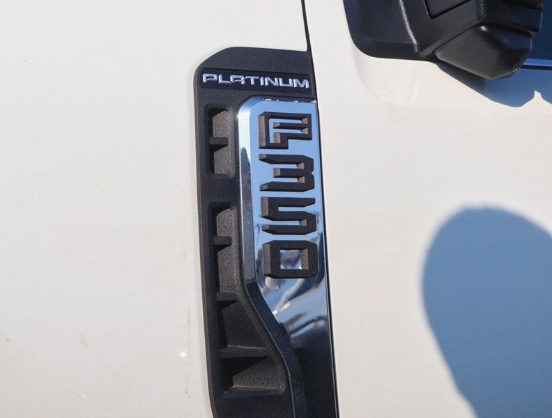 2026 Ford F-350 Platinum 4WD Crew Cab 8' Box