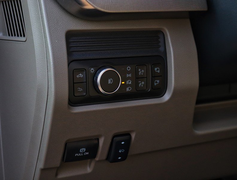 2026 Ford F-350 Platinum 4WD Crew Cab 8' Box