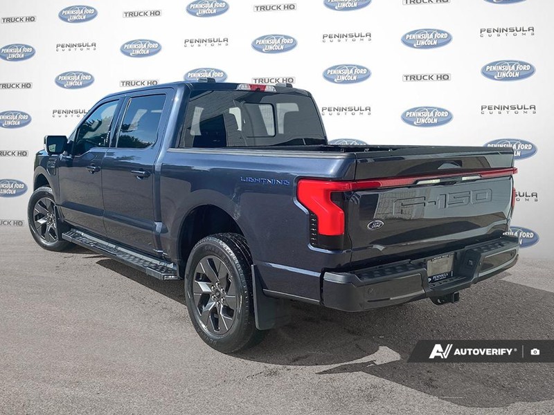 2022 Ford F-150 Lightning LARIAT 4WD SuperCrew 5.5' Box