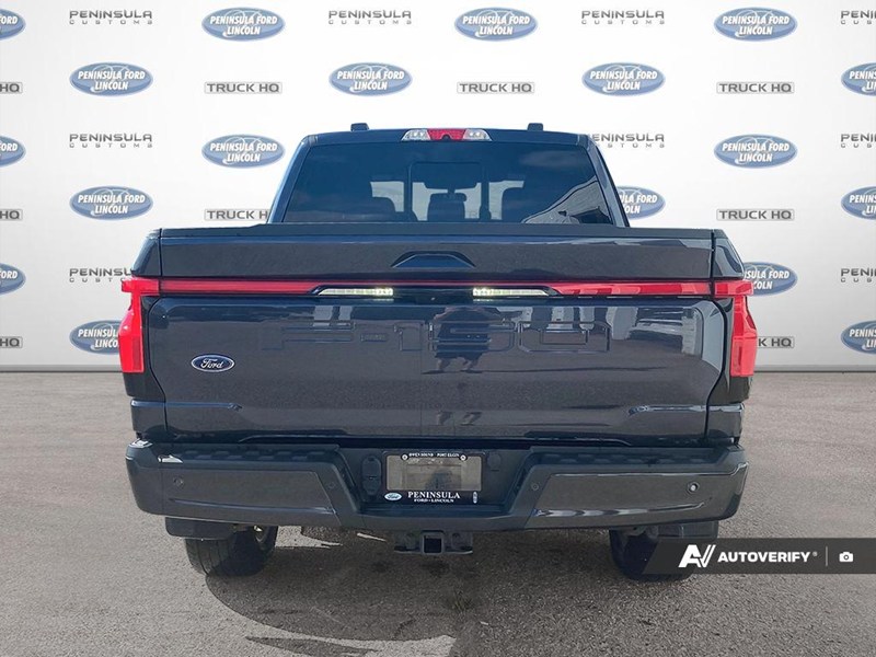 2022 Ford F-150 Lightning LARIAT 4WD SuperCrew 5.5' Box
