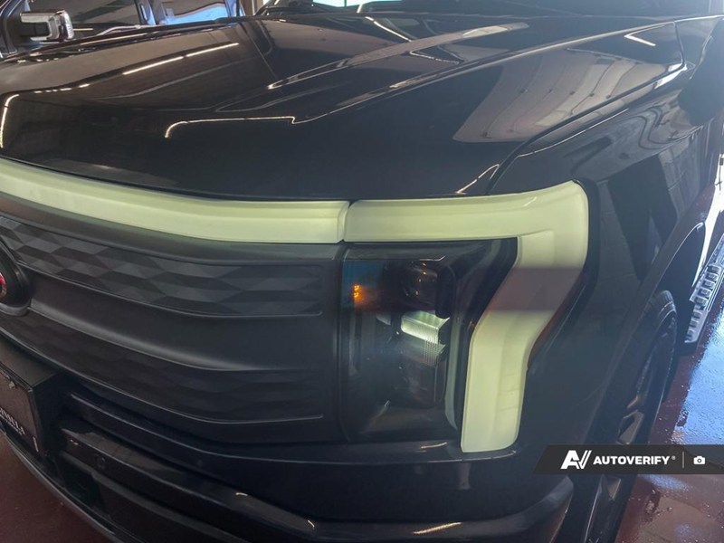 2022 Ford F-150 Lightning LARIAT 4WD SuperCrew 5.5' Box