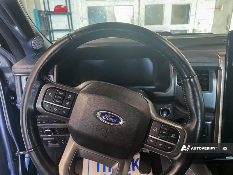 2022 Ford F-150 Lightning LARIAT 4WD SuperCrew 5.5' Box