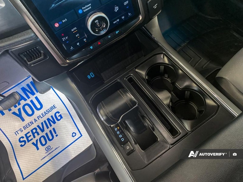 2022 Ford F-150 Lightning LARIAT 4WD SuperCrew 5.5' Box