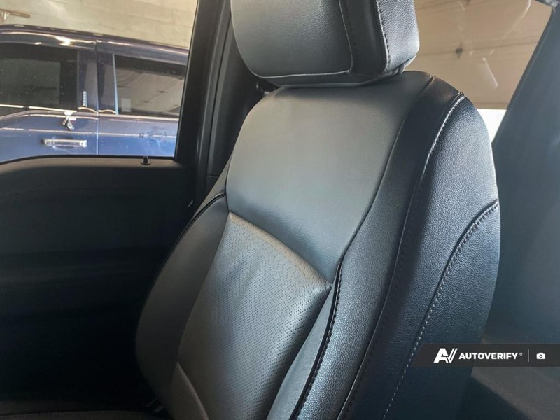2022 Ford F-150 Lightning LARIAT 4WD SuperCrew 5.5' Box