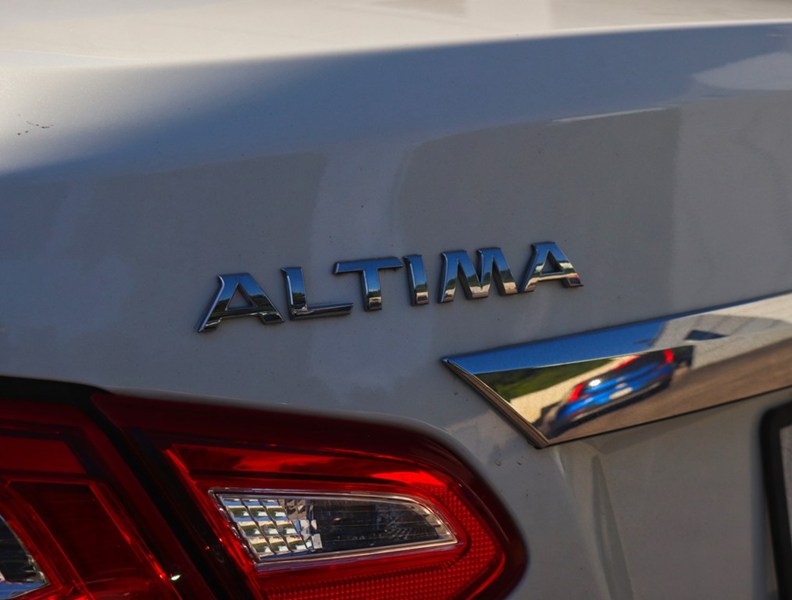 2017 Nissan Altima 4dr Sdn I4 CVT 2.5 SL