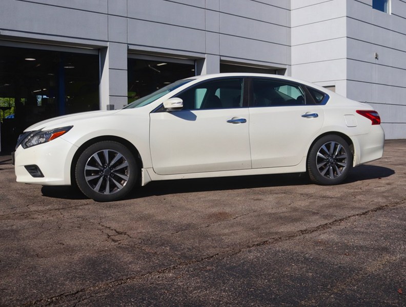 2017 Nissan Altima 4dr Sdn I4 CVT 2.5 SL