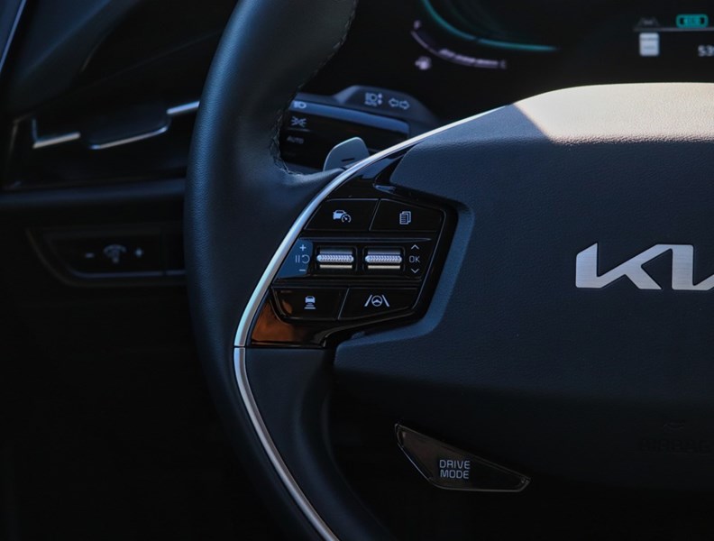 2024 Kia Niro Plug-In Hybrid 1000KM/TANK/BEST IN CLASS CARGO/OFF-LEASE