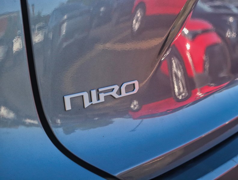 2024 Kia Niro Plug-In Hybrid 1000KM/TANK/BEST IN CLASS CARGO/OFF-LEASE