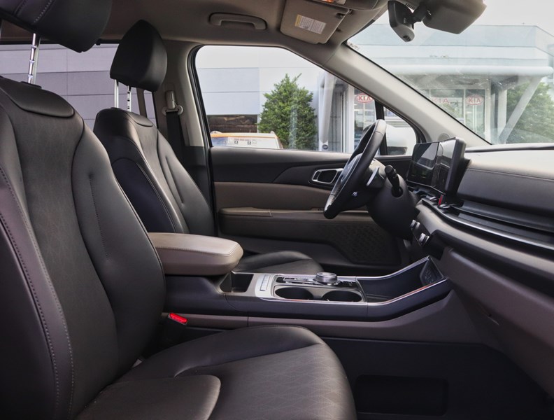 2025 Kia Carnival HEV 1000 KM/TANK/BEST IN CLASS 3 ROW/BOUGHT HERE