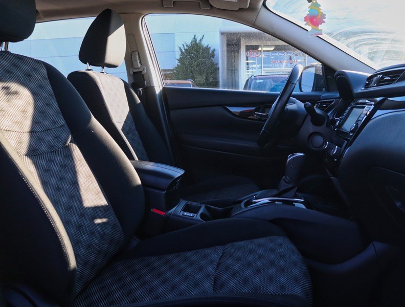 2023 Nissan Qashqai SV WITH SUNROOF/HTD SEATS/CARPLAY/6.99%