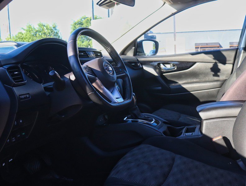 2023 Nissan Qashqai SV WITH SUNROOF/HTD SEATS/CARPLAY/6.99%