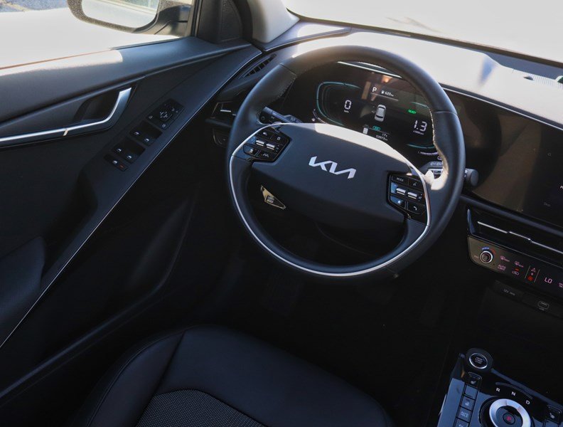 2024 Kia Niro Plug-In Hybrid 1000KM/TANK/BEST IN CLASS CARGO/OFF-LEASE
