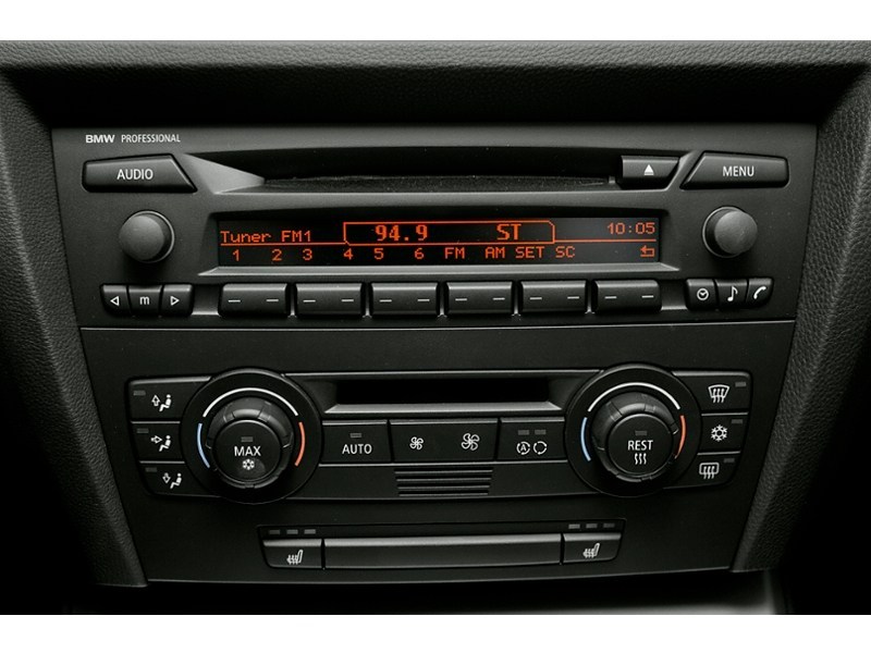 2006 BMW 3 Series 4dr Sdn RWD 325i Interior Shot 2