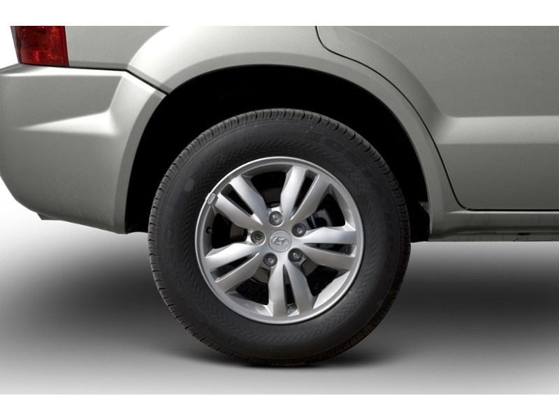 2009 Hyundai Tucson FWD 4dr I4 Auto GL Exterior Shot 5