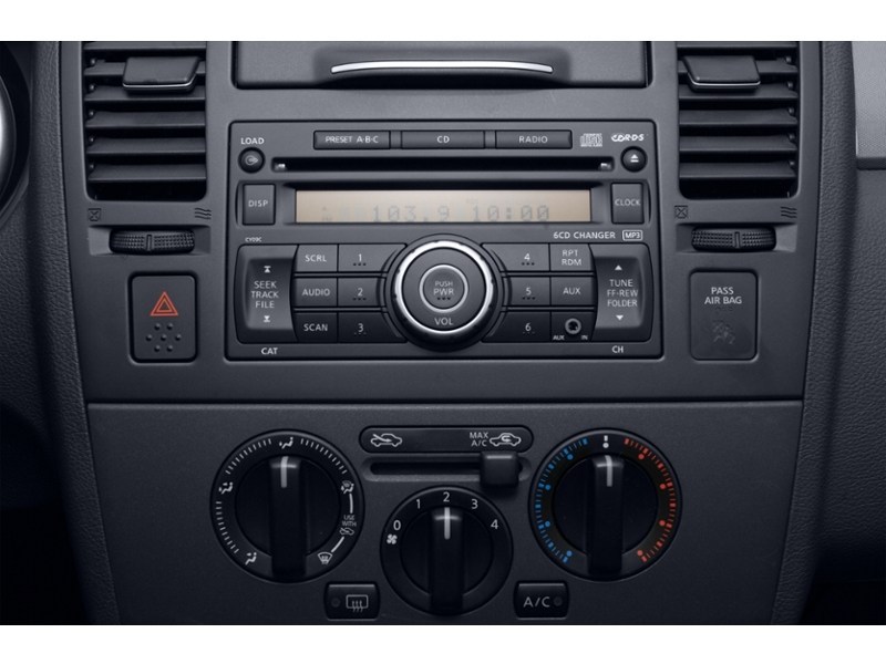 2010 Nissan Versa 5dr HB I4 Auto 1.8 S Interior Shot 2