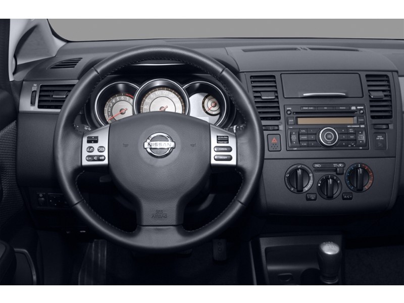 2010 Nissan Versa 5dr HB I4 Auto 1.8 S Interior Shot 3