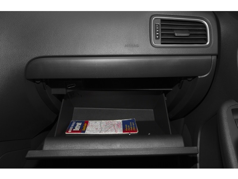 2011 Volkswagen Jetta Sedan 4dr 2.5L Auto Comfortline Interior Shot 4