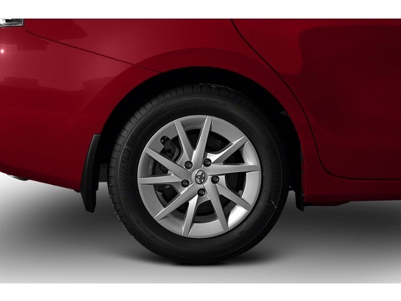2012 Toyota Prius v 5dr HB Exterior Shot 5