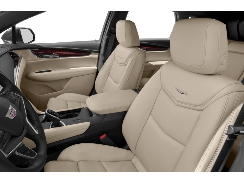 2018 Cadillac XT5 AWD 4dr Luxury Interior Shot 4