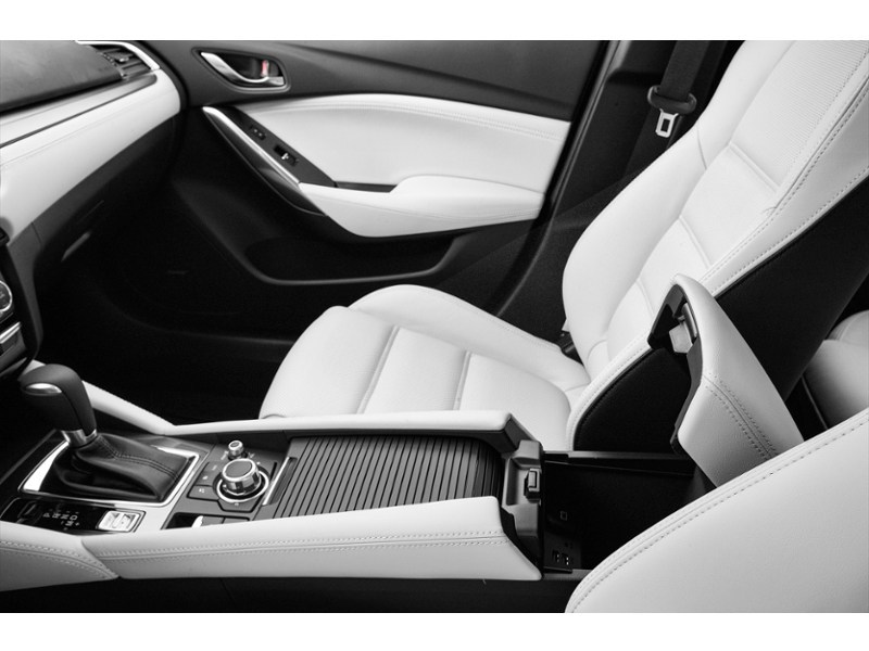 2017 Mazda Mazda6 GT Interior Shot 7