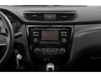 2017 Nissan Qashqai FWD 4dr S CVT Interior Shot 2