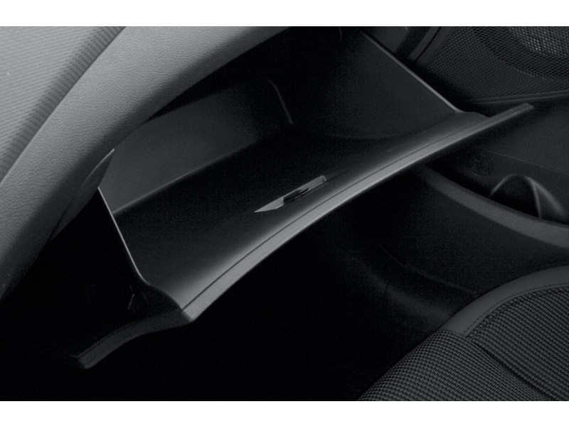 2013 Hyundai Veloster 3dr Cpe Auto w/Tech Interior Shot 4