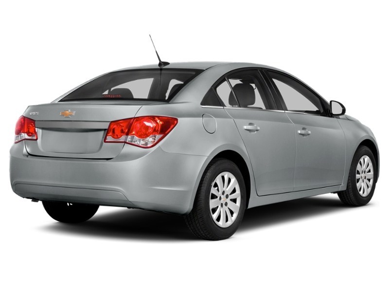 2014 Chevrolet Cruze 4dr Sdn 1LT Exterior Shot 2