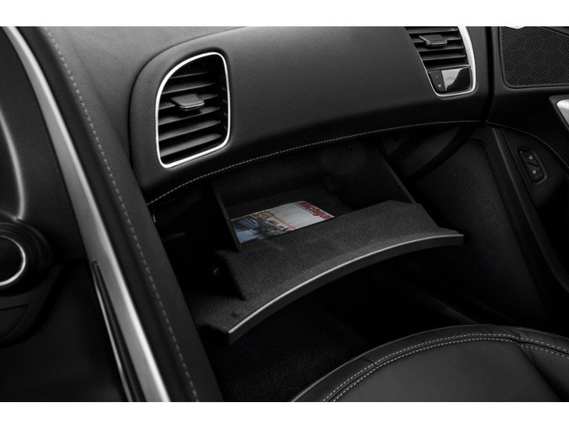 2015 Chevrolet Corvette 2dr Stingray Conv w/3LT Interior Shot 4
