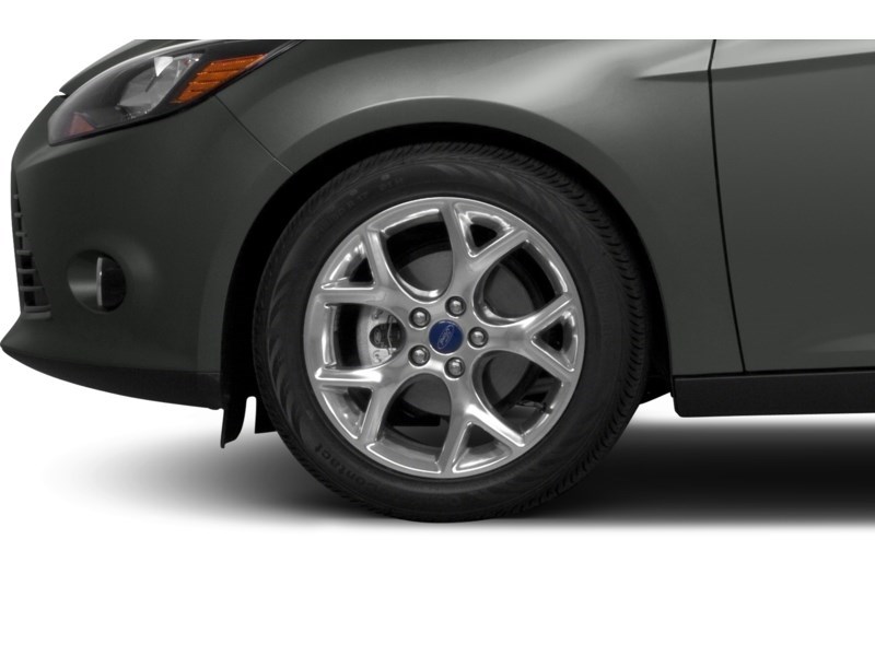 2014 Ford Focus 4dr Sdn SE Exterior Shot 5