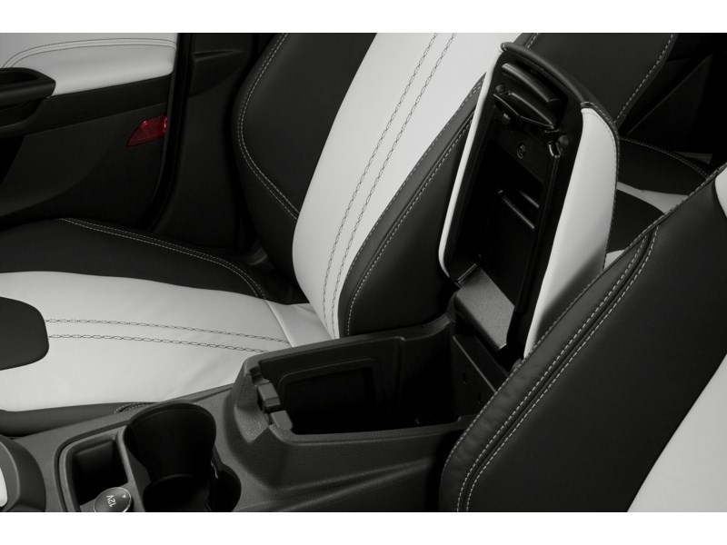 2014 Ford Focus 4dr Sdn SE Exterior Shot 10
