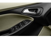 2015 Ford Focus 4dr Sdn SE Exterior Shot 14
