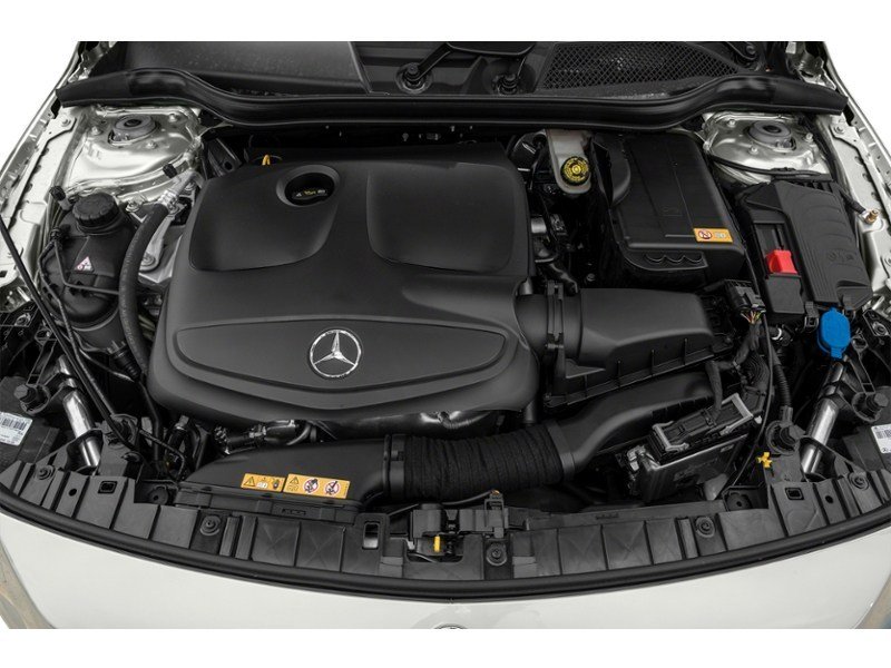 2015 Mercedes-Benz GLA-Class 4MATIC 4dr GLA 250 Exterior Shot 3