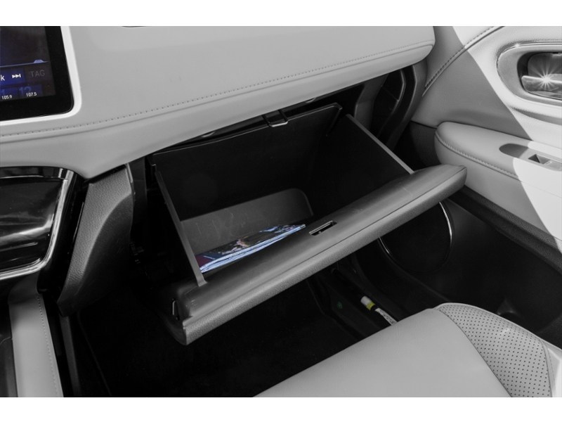2016 Honda HR-V 4WD 4dr CVT EX-L w/Navi Interior Shot 4