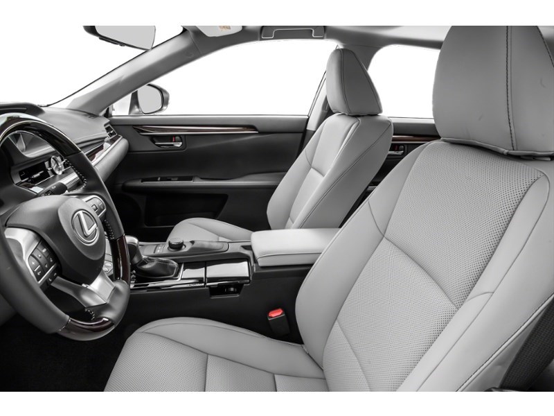 2016 Lexus ES 300h 4dr Sdn Interior Shot 4