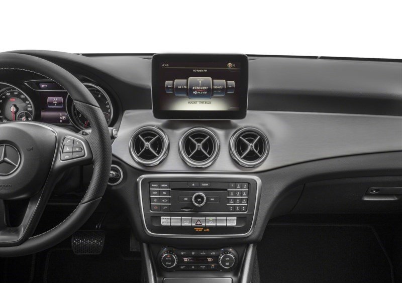 2018 Mercedes-Benz GLA 250 GLA 250 4MATIC SUV Interior Shot 2