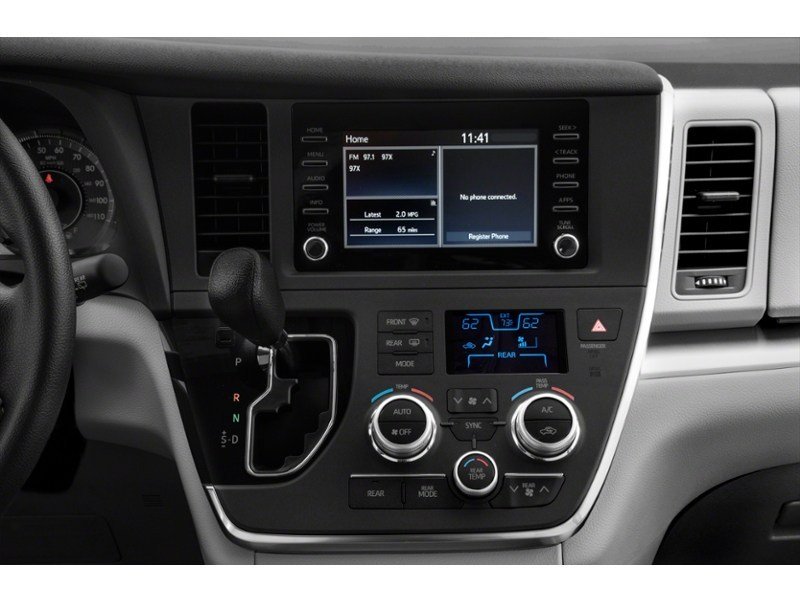 2018 Toyota Sienna LE 8-Passenger FWD Interior Shot 2