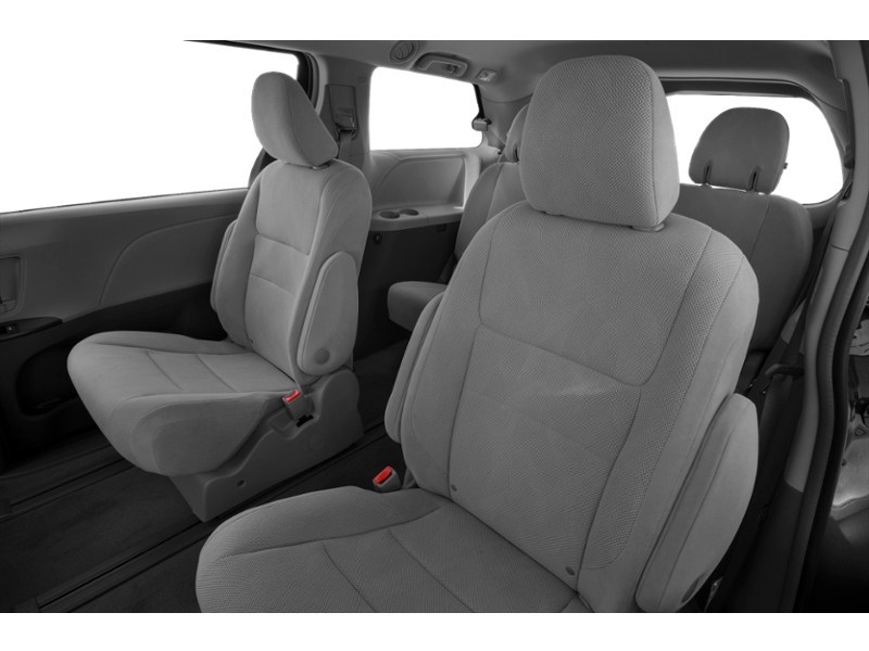2020 Toyota Sienna LE 8-Passenger FWD Interior Shot 5