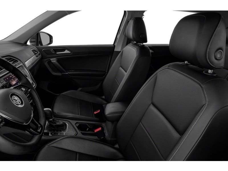 2018 Volkswagen Tiguan Trendline FWD Interior Shot 4